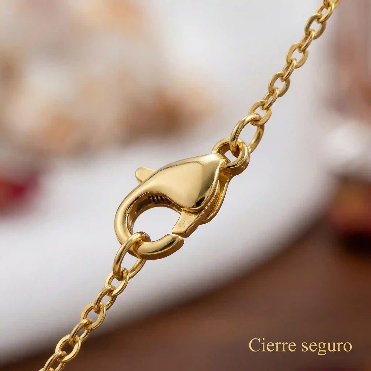 Collar Rosa del Amor Carmesí